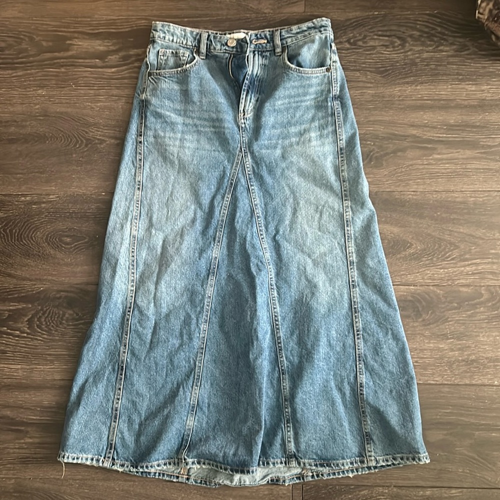 Zara jeans skirt size medium